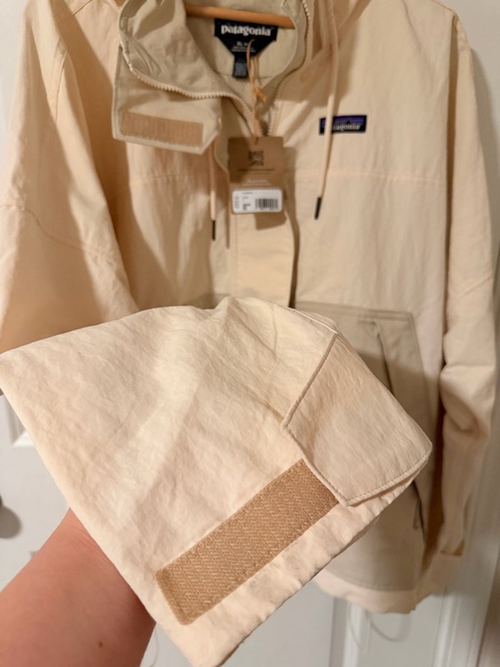NWT Patagonia Women’s XL Skysail Jacket Cream Hooded Windbreaker Jacket - Picture 5 of 5